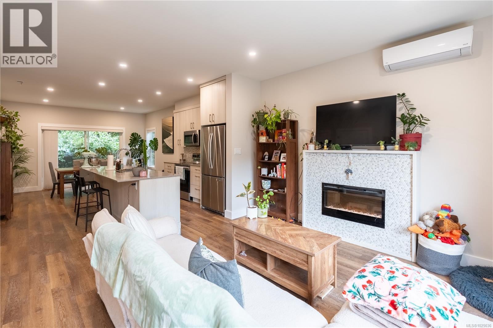 6 625 Hellesen Dr, Tofino