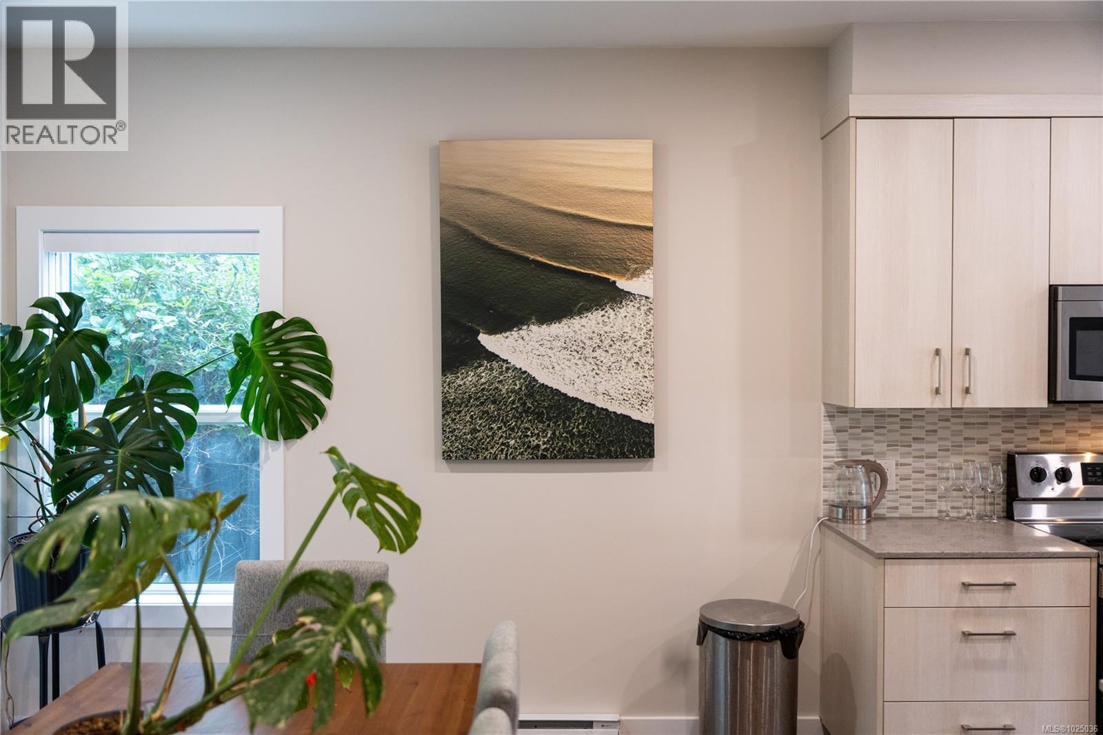 6 625 Hellesen Dr, Tofino