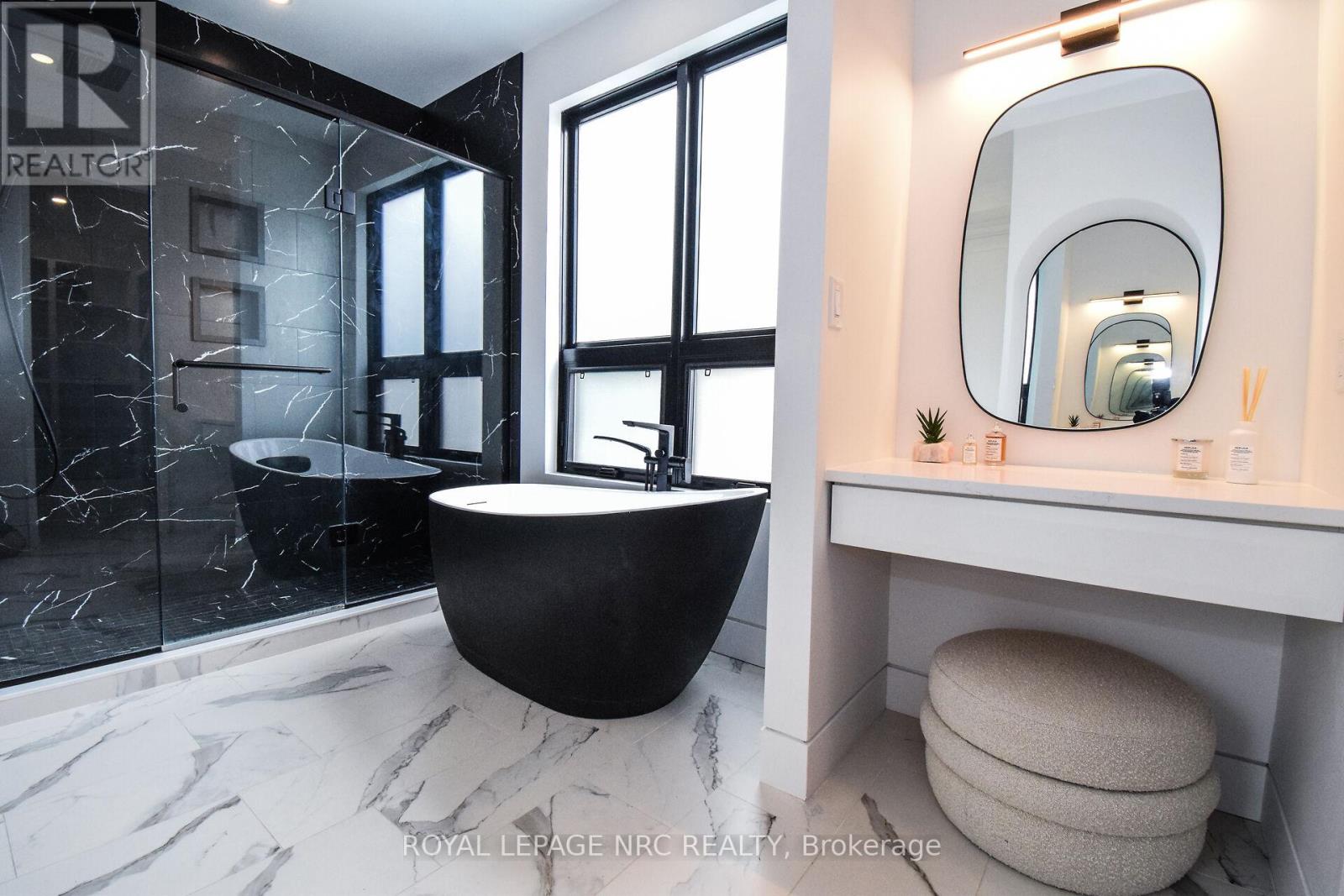 82 IVY CRESCENT - 17