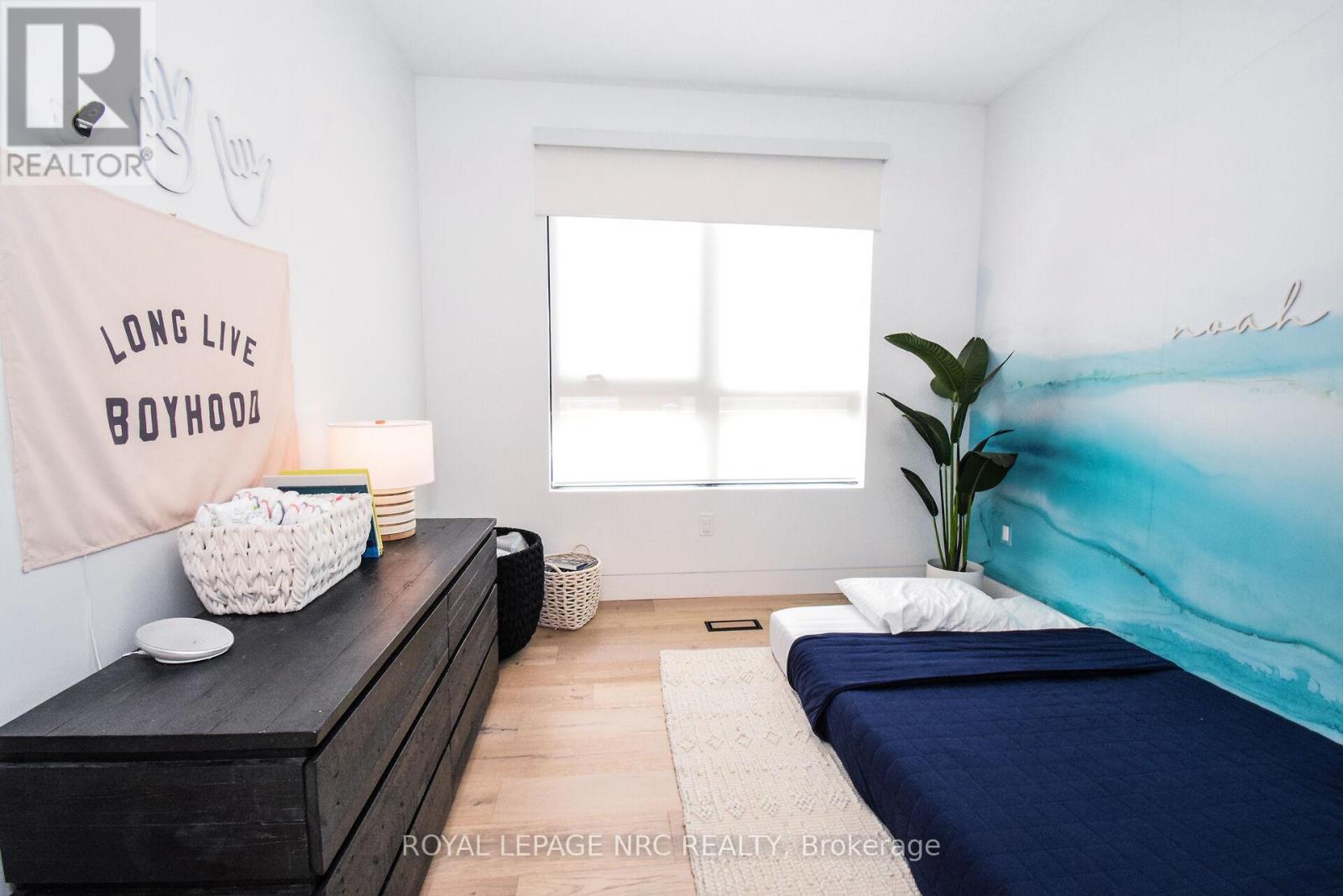 82 IVY CRESCENT - 20