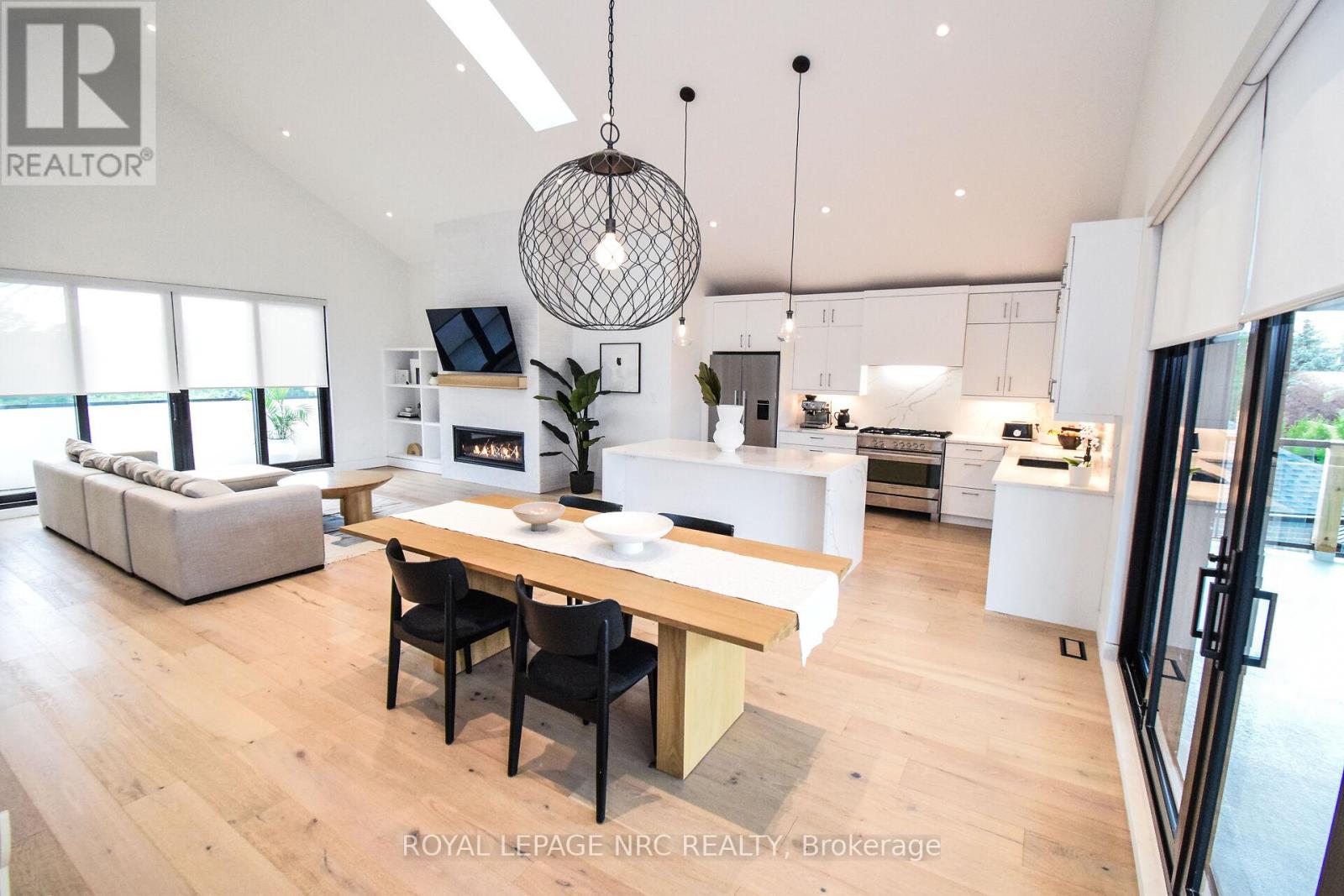 82 IVY CRESCENT - 24