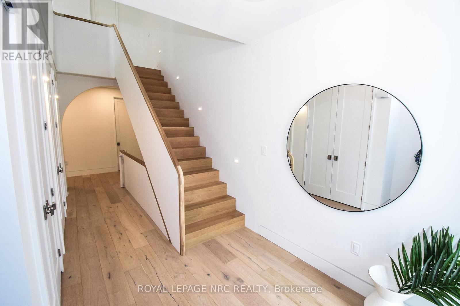 82 IVY CRESCENT - 28