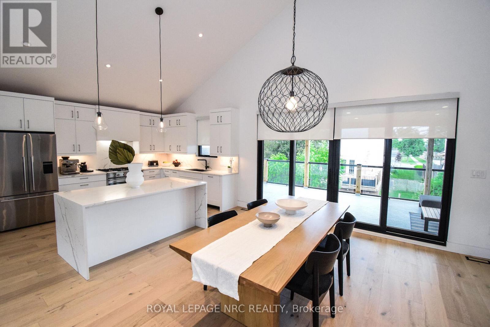 82 IVY CRESCENT - 34