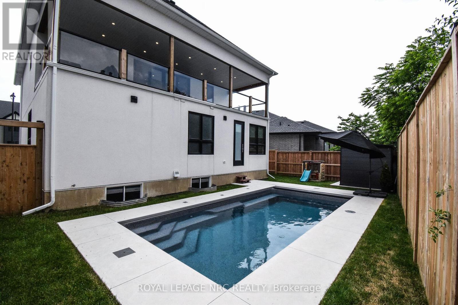 82 IVY CRESCENT - 40