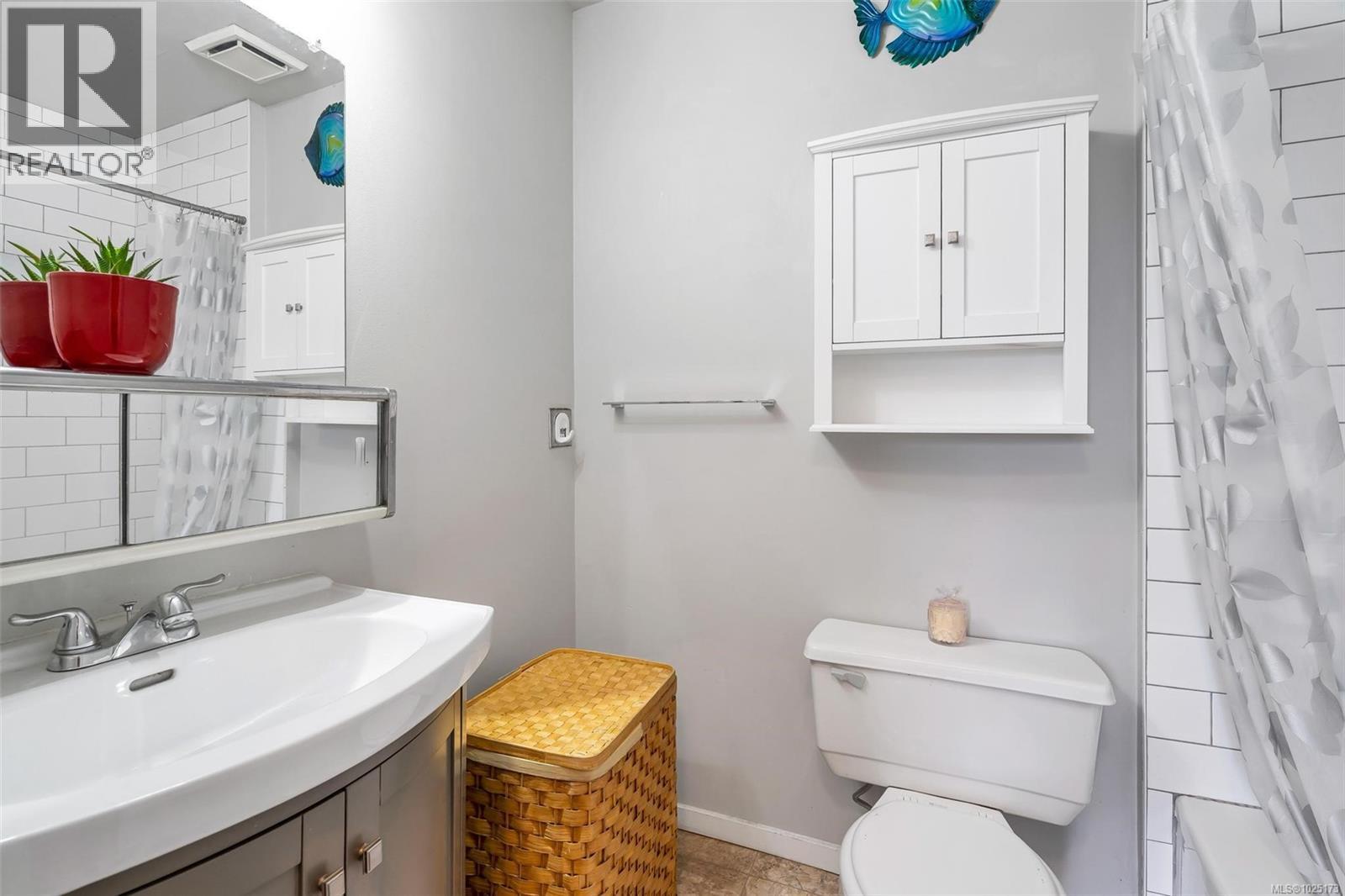 512 1745 Leighton Road, Victoria