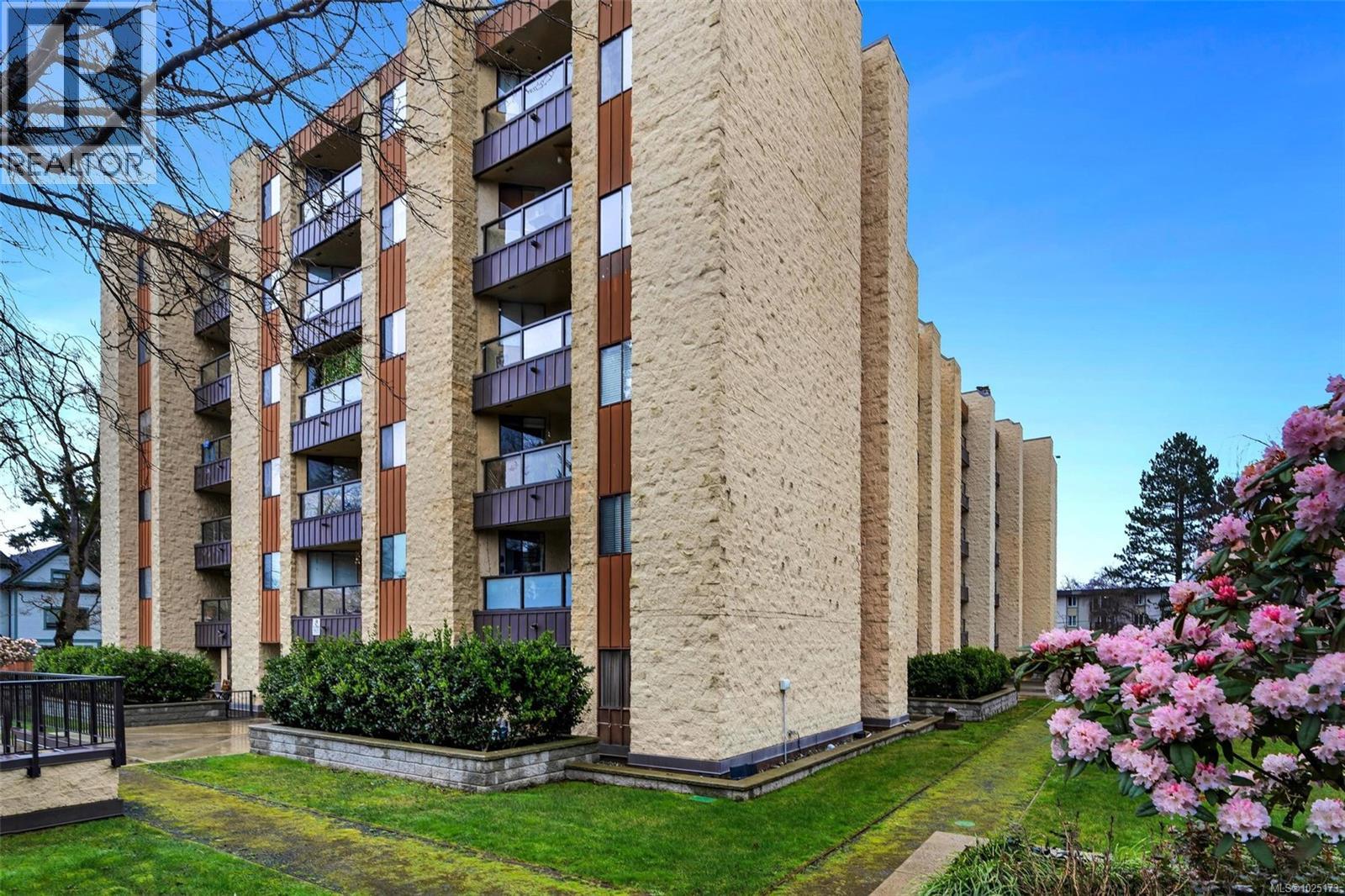 512 1745 Leighton Road, Victoria