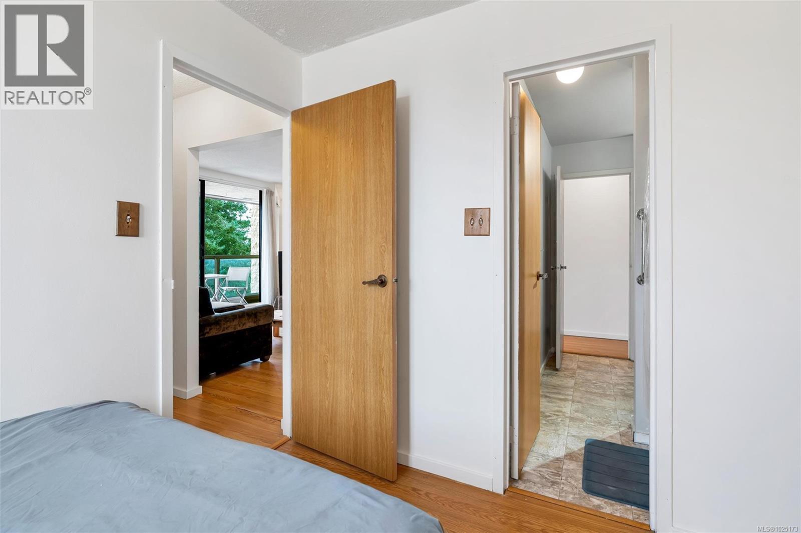 512 1745 Leighton Road, Victoria