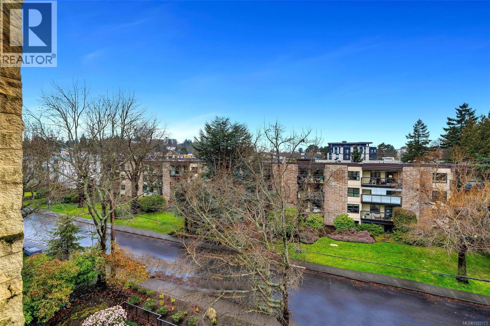 512 1745 Leighton Road, Victoria