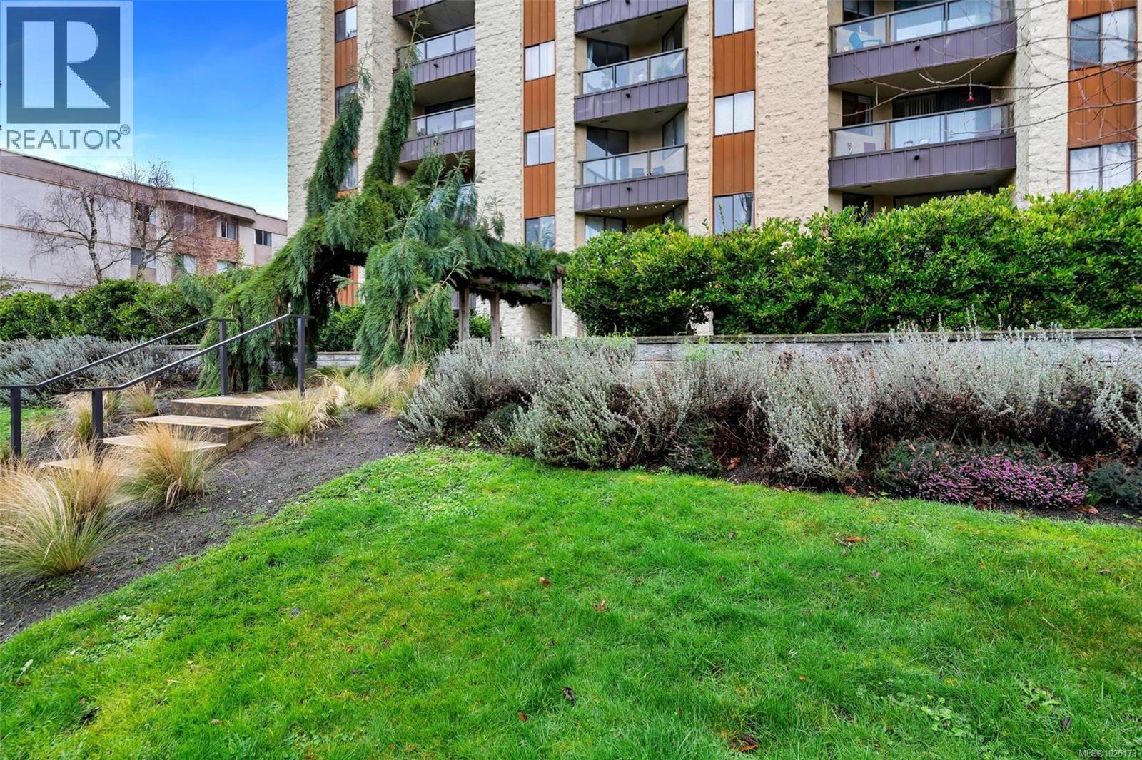 512 1745 Leighton Road, Victoria