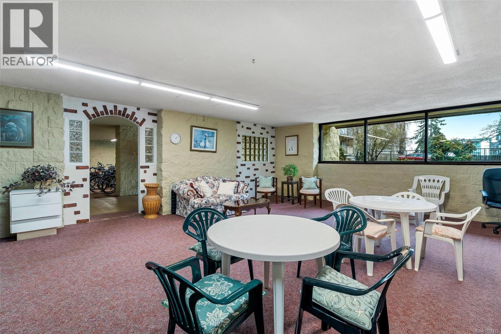 512 1745 Leighton Road, Victoria