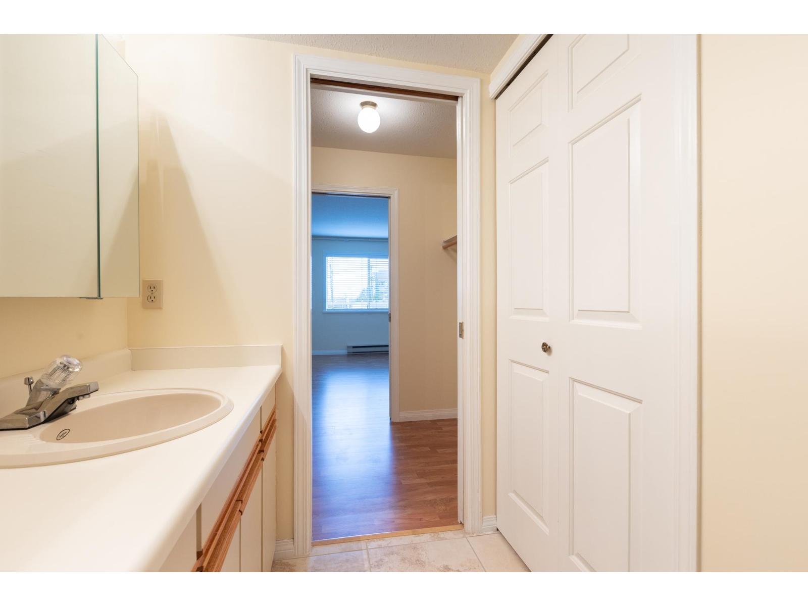 205 19645 64 AVENUE, Langley