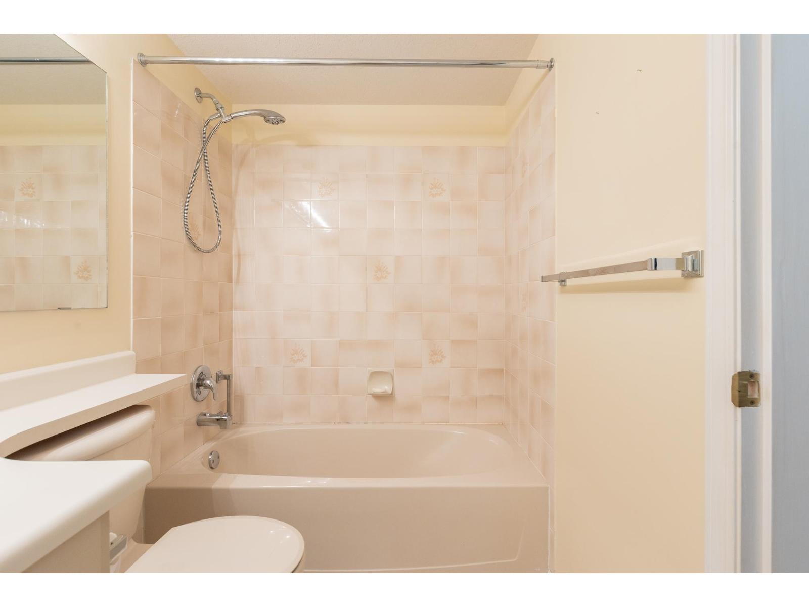 205 19645 64 AVENUE, Langley