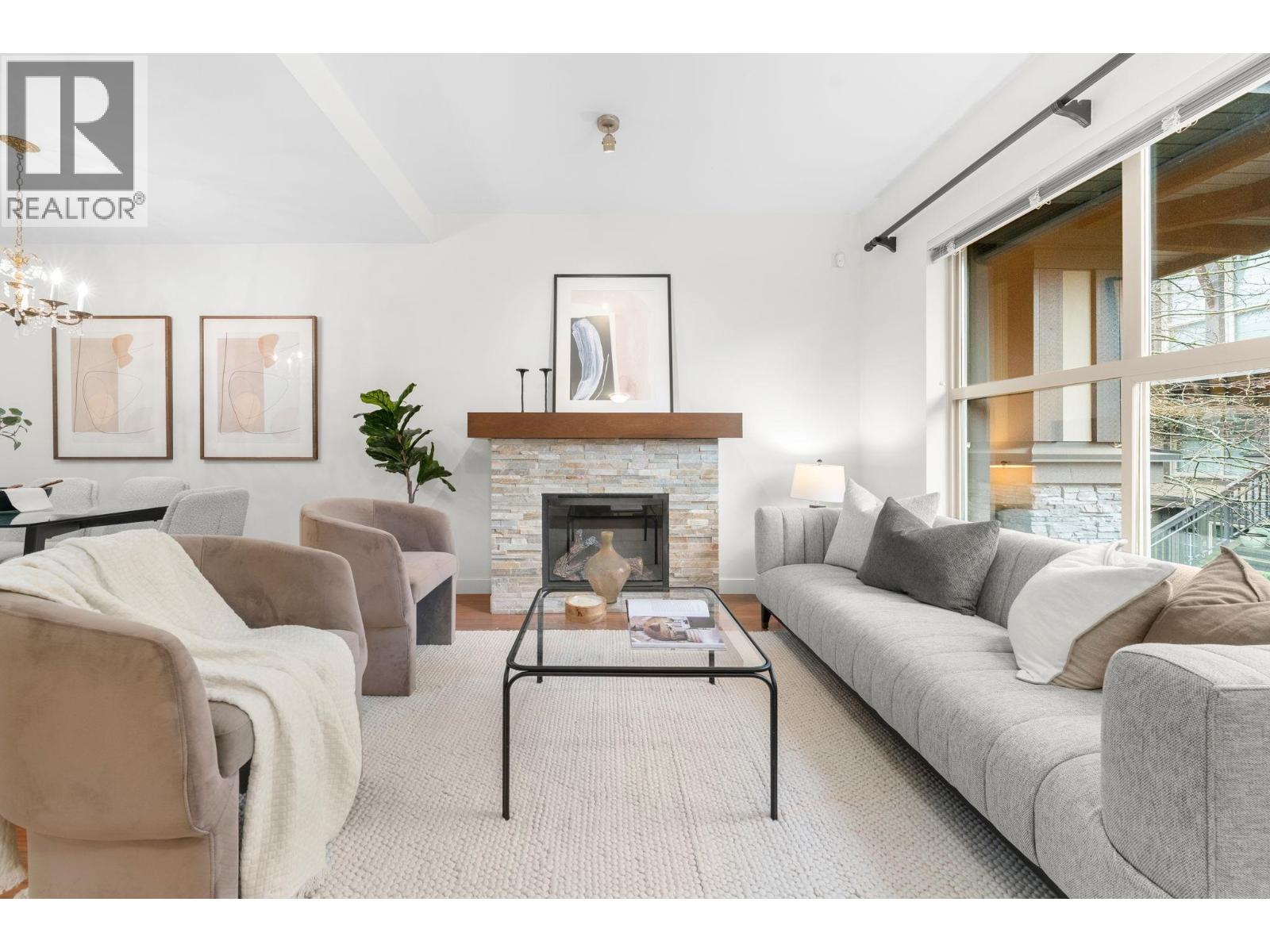 4 307 E 15TH STREET, North Vancouver