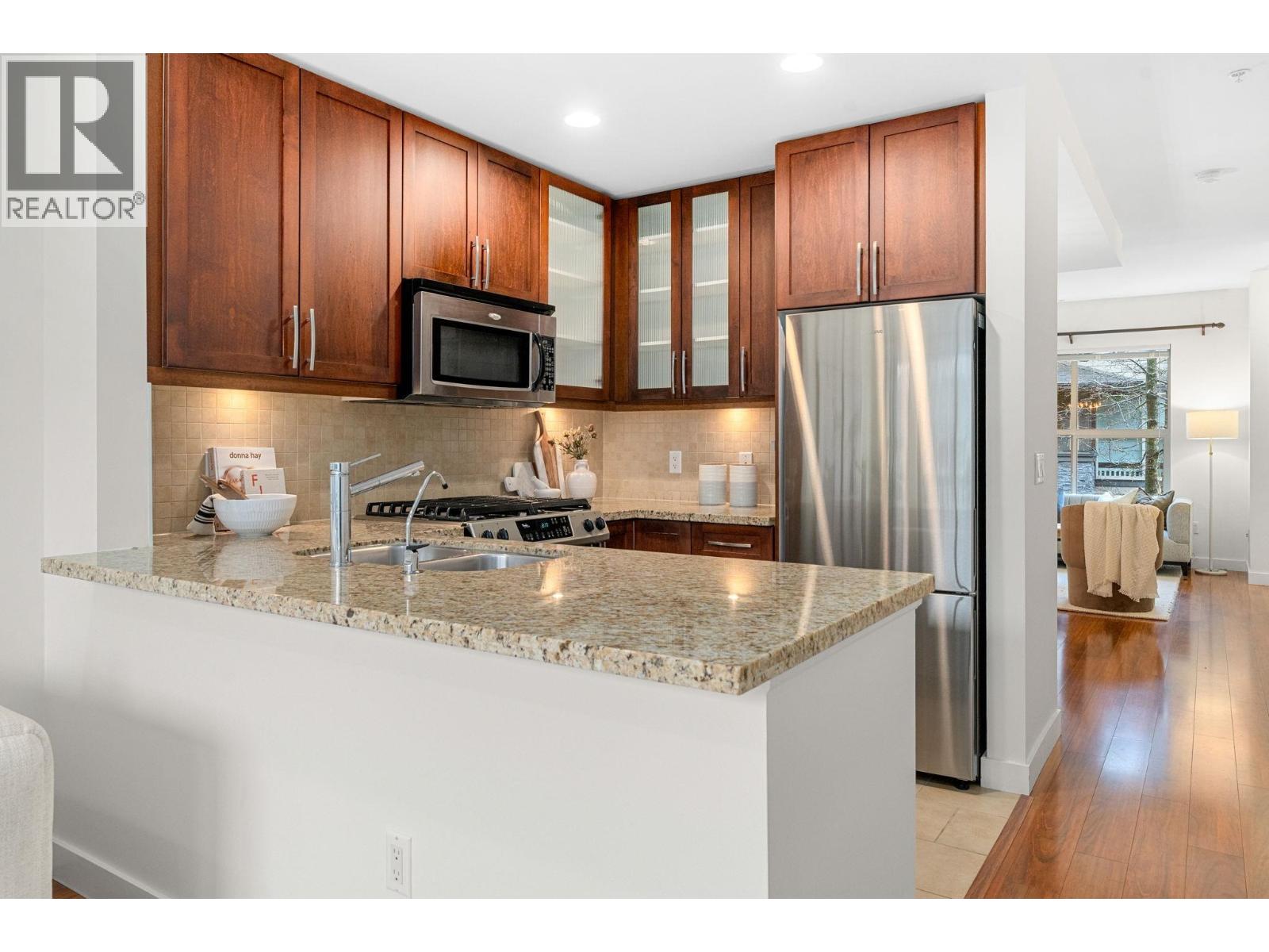 4 307 E 15TH STREET, North Vancouver