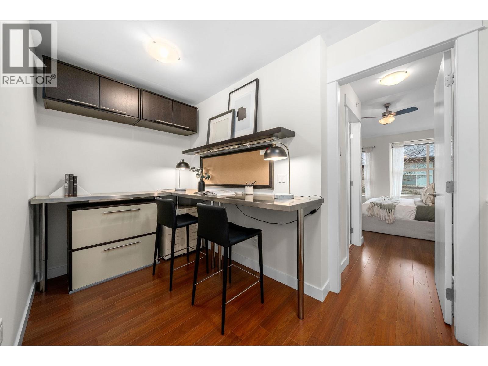 4 307 E 15TH STREET, North Vancouver