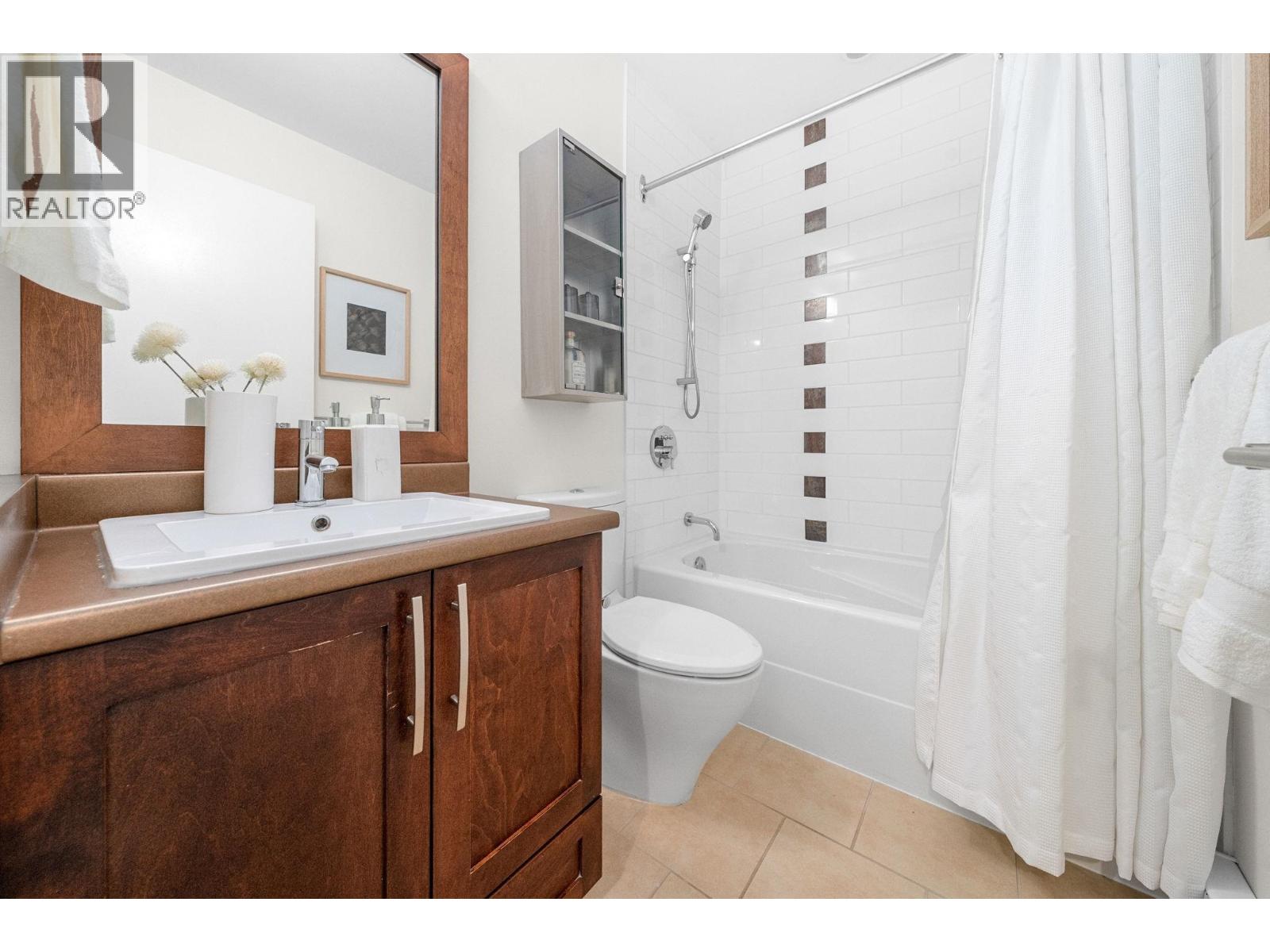 4 307 E 15TH STREET, North Vancouver