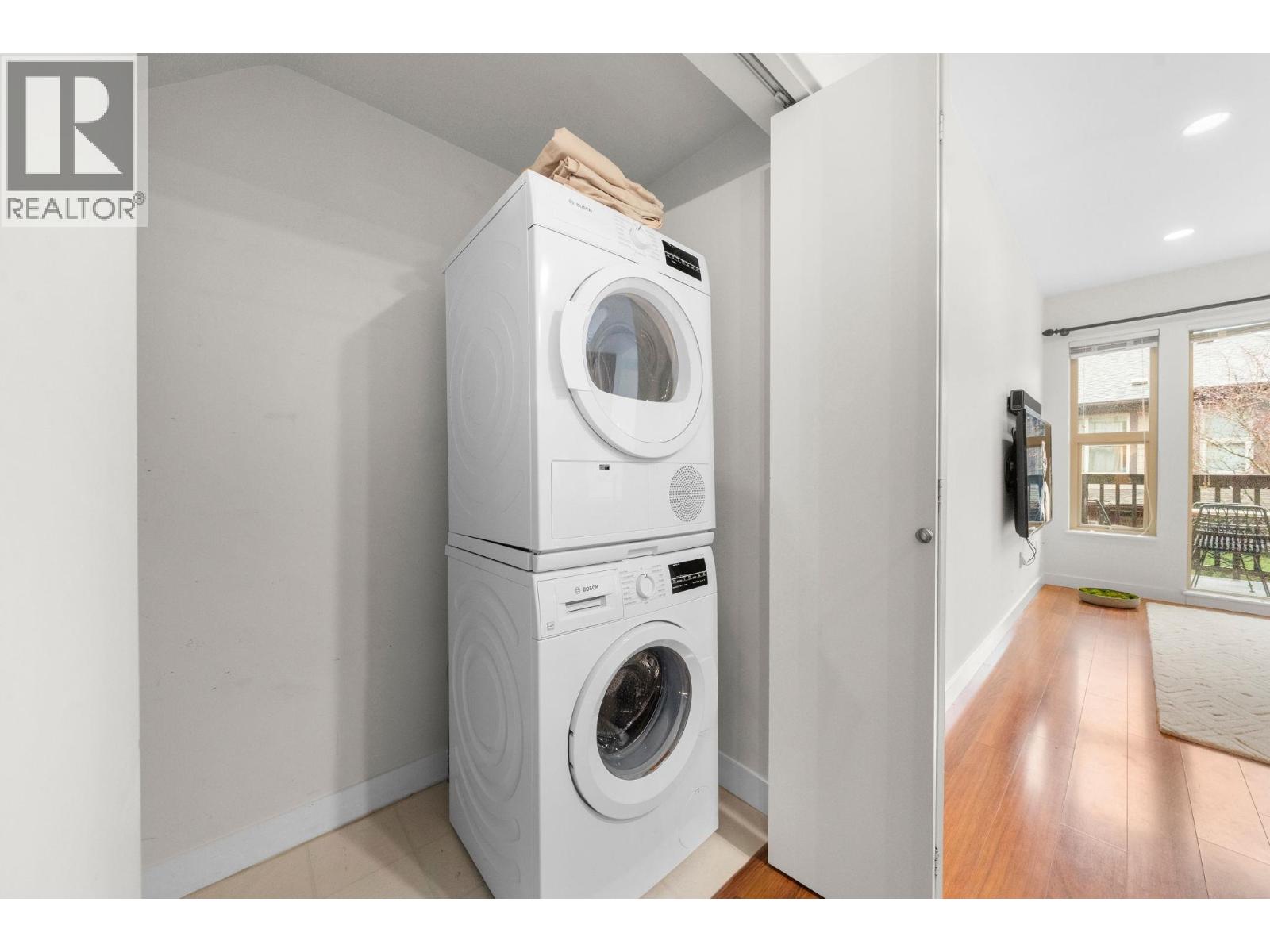 4 307 E 15TH STREET, North Vancouver