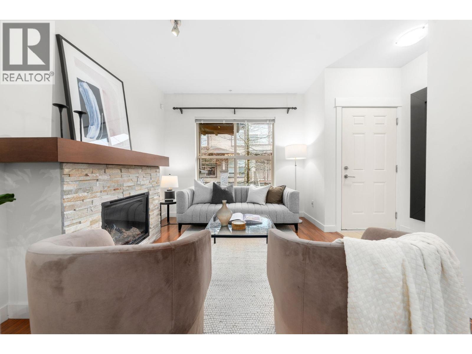 4 307 E 15TH STREET, North Vancouver