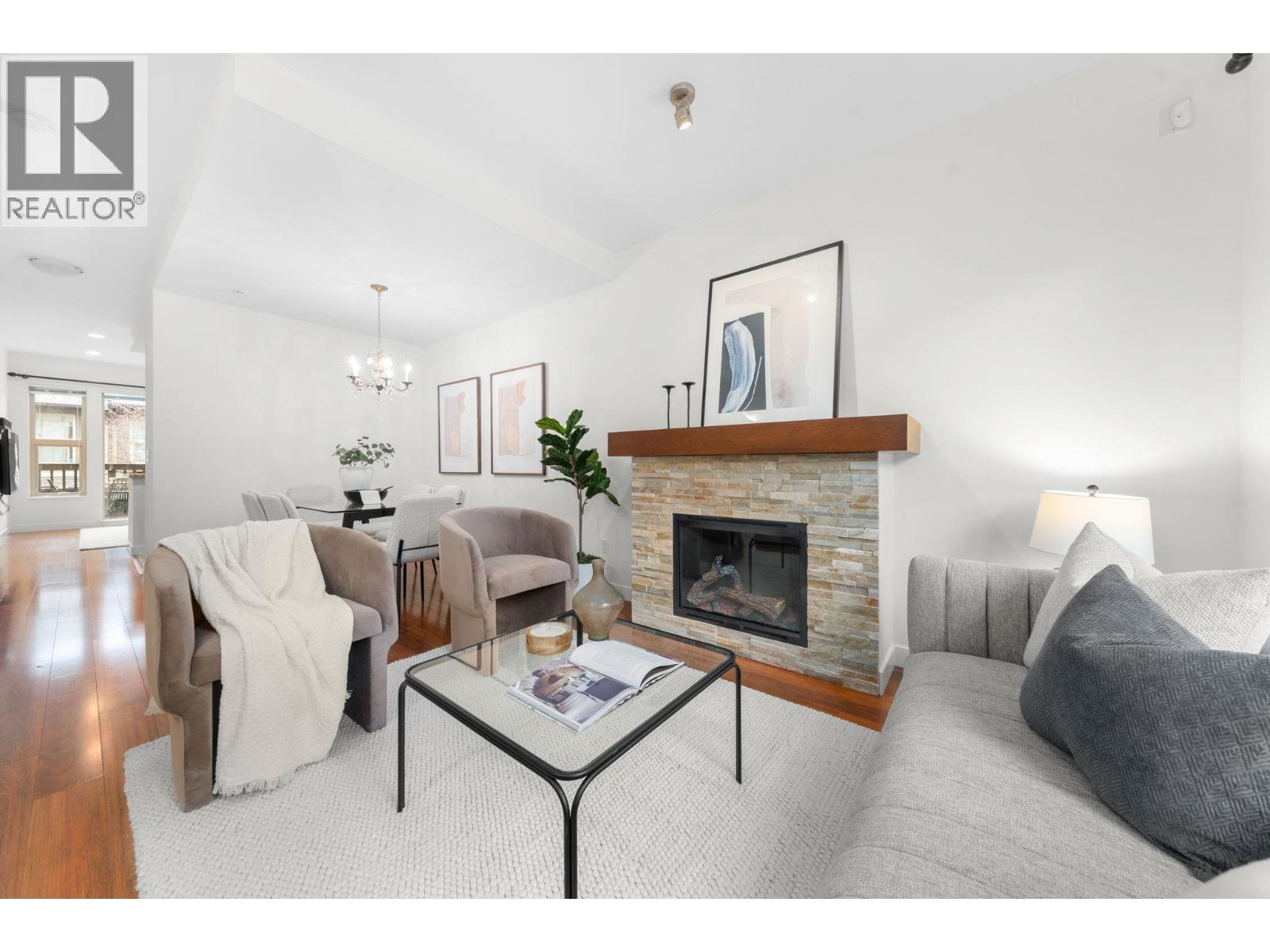 4 307 E 15TH STREET, North Vancouver