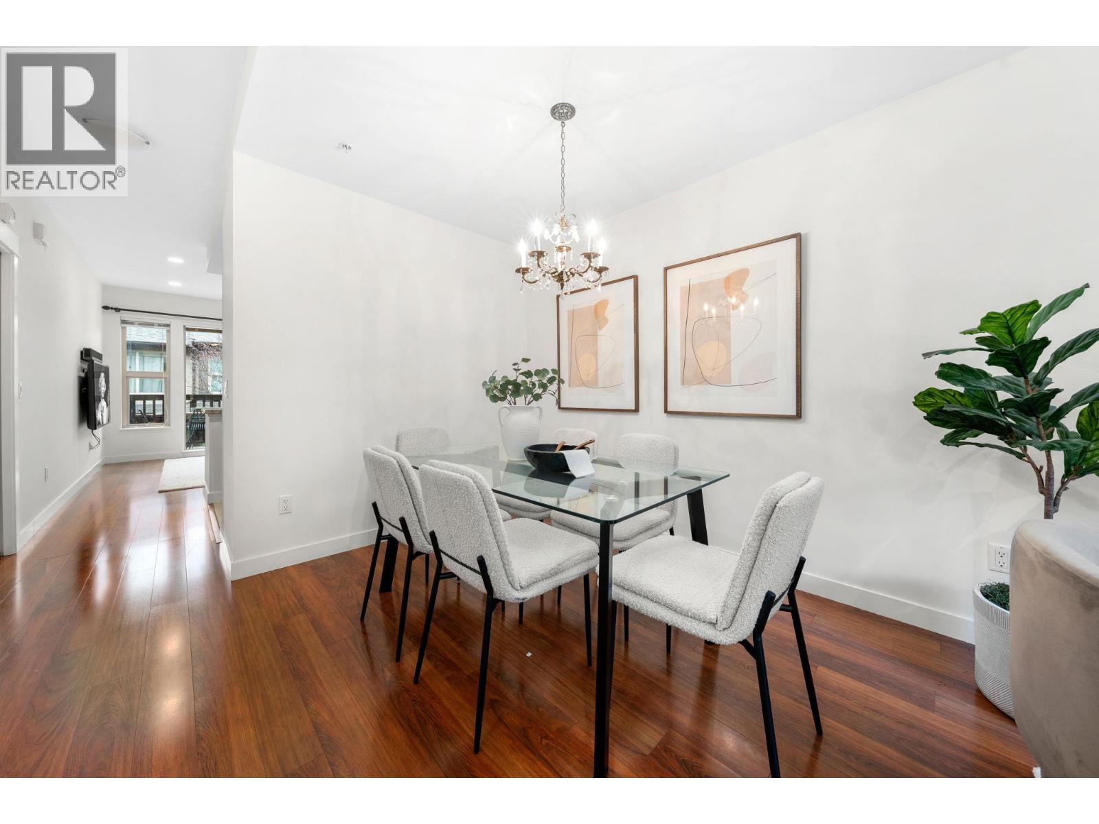 4 307 E 15TH STREET, North Vancouver