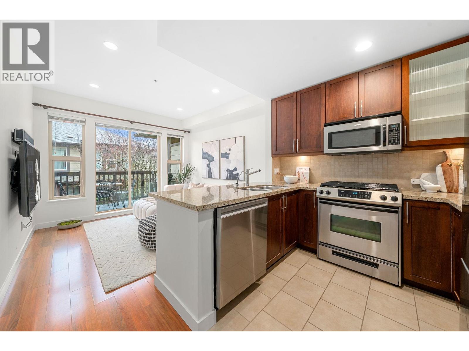 4 307 E 15TH STREET, North Vancouver