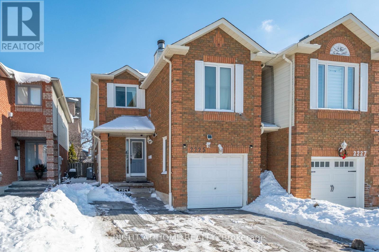 2225 WILDWOOD CRESCENT N - 1
