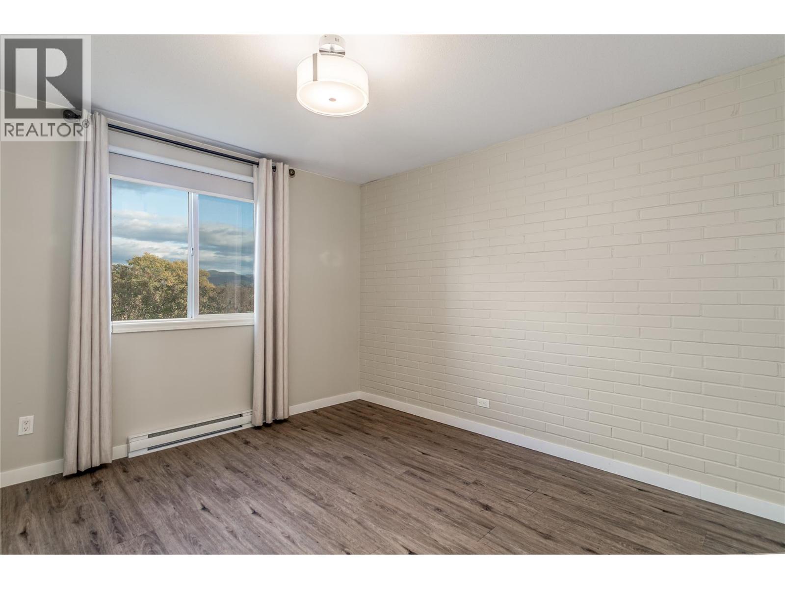 407 1915 Pacific Court, Kelowna