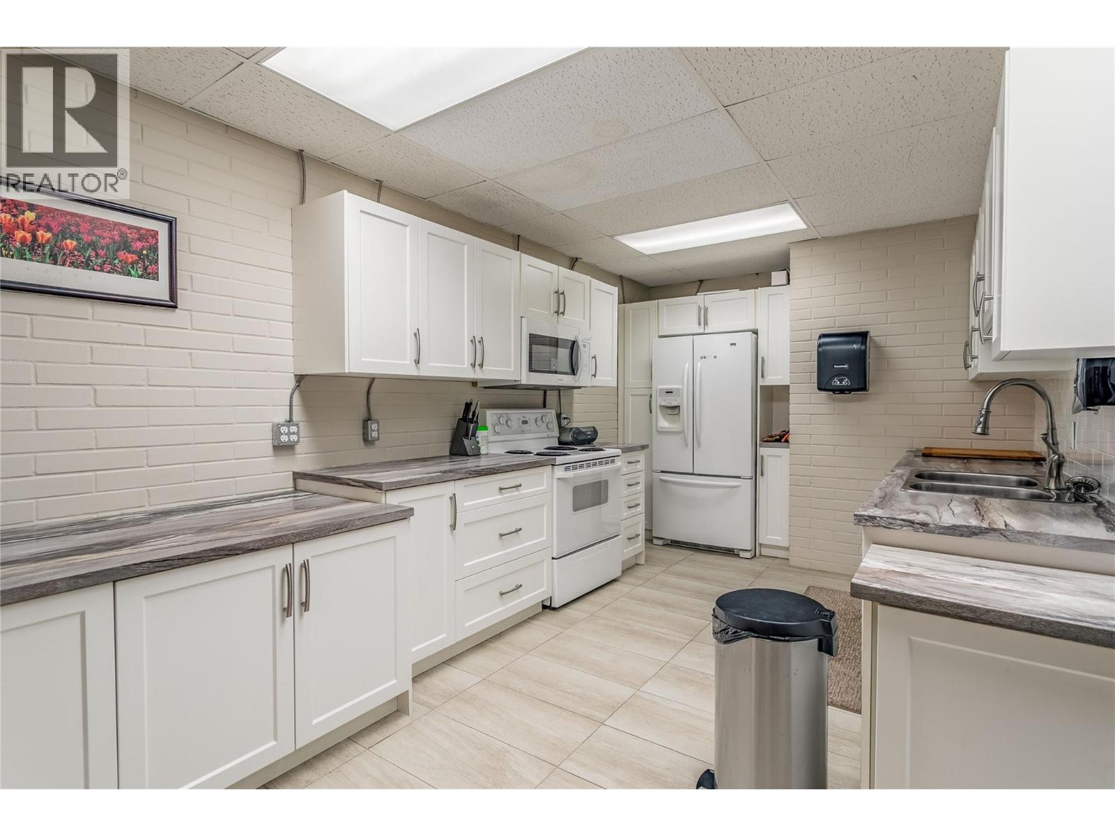 407 1915 Pacific Court, Kelowna