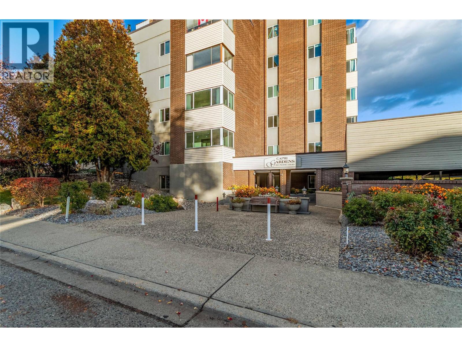 407 1915 Pacific Court, Kelowna