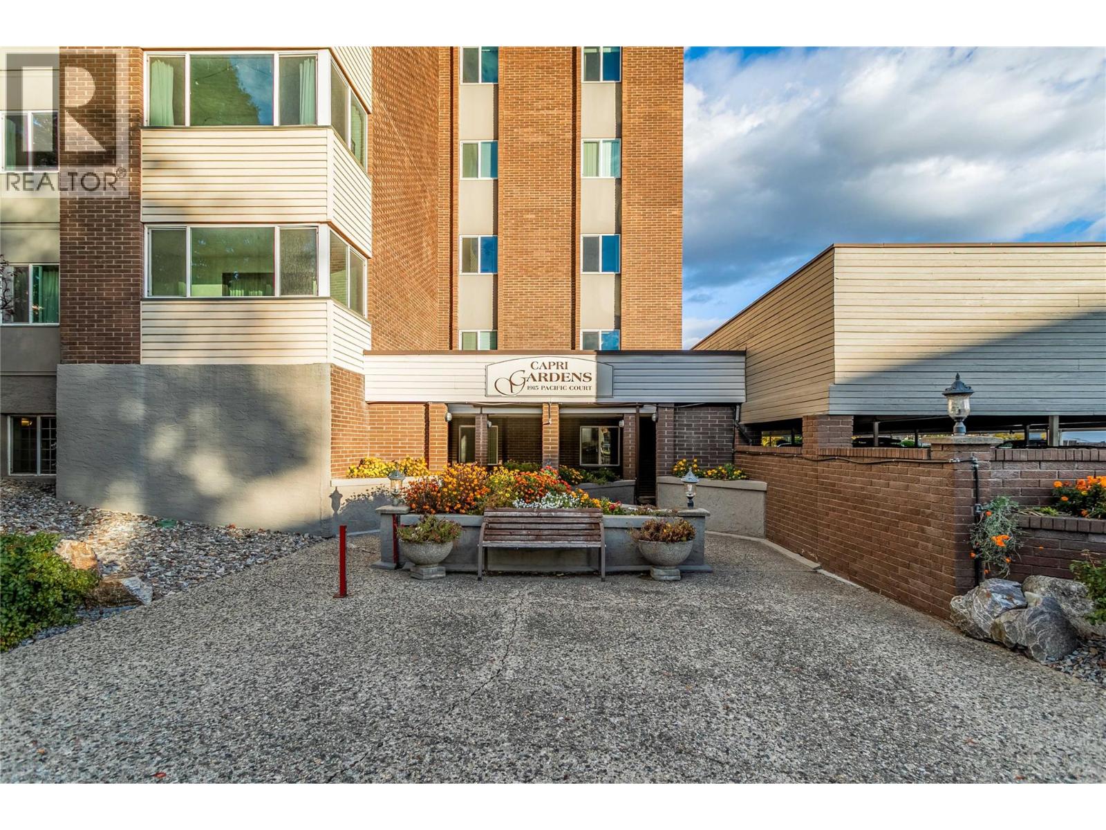 407 1915 Pacific Court, Kelowna