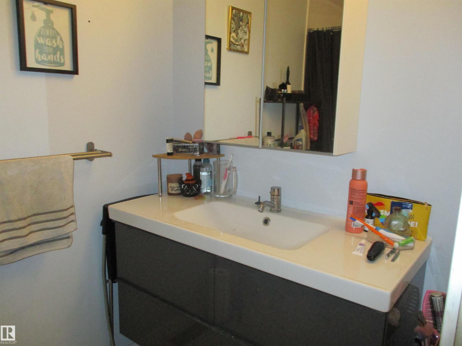 
          67 13833 30 Street NW
            <br/>
            <span>Edmonton</span>
            , 
            <span>AB</span>
             <span>T5Y2B2</span>
         - Photo 16