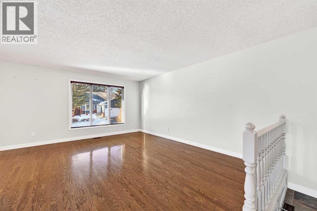 Single Family House 4 Level for Sale in  Sandarac Place NW Sandstone Valley Calgary 