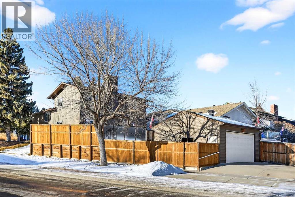 Single Family House 4 Level for Sale in  Sandarac Place NW Sandstone Valley Calgary 