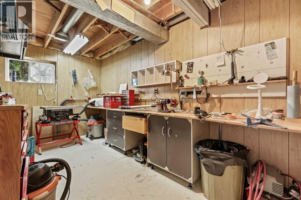 Single Family House 4 Level for Sale in  Sandarac Place NW Sandstone Valley Calgary 