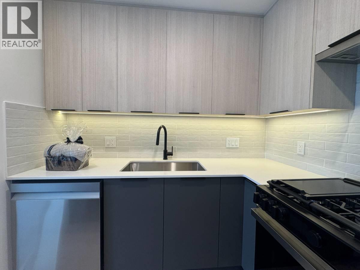 609 111 BULLER ST - photo 2