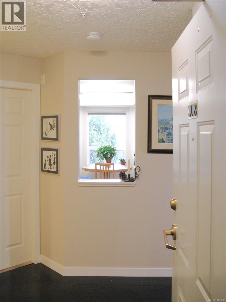 308 1505 Church Avenue, Saanich