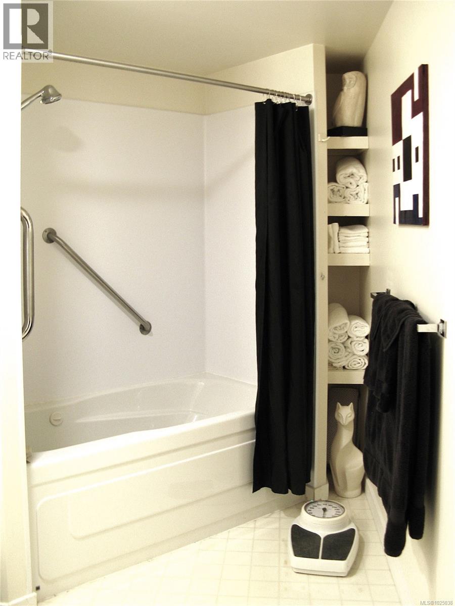 308 1505 Church Avenue, Saanich