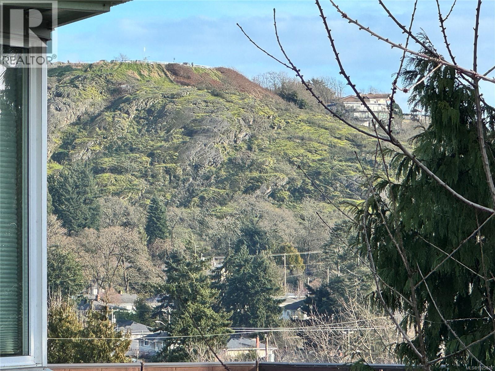 308 1505 Church Avenue, Saanich