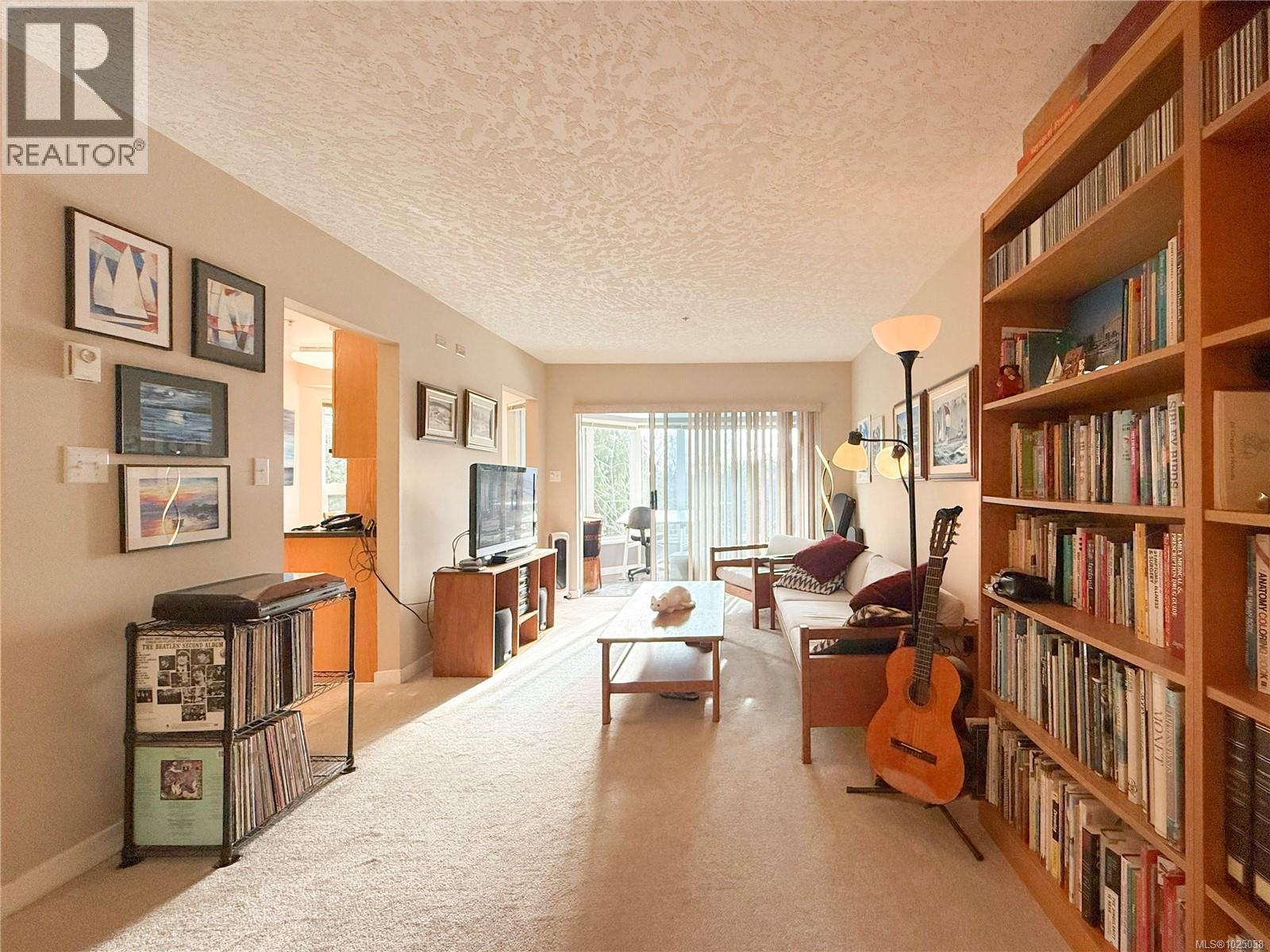 308 1505 Church Avenue, Saanich