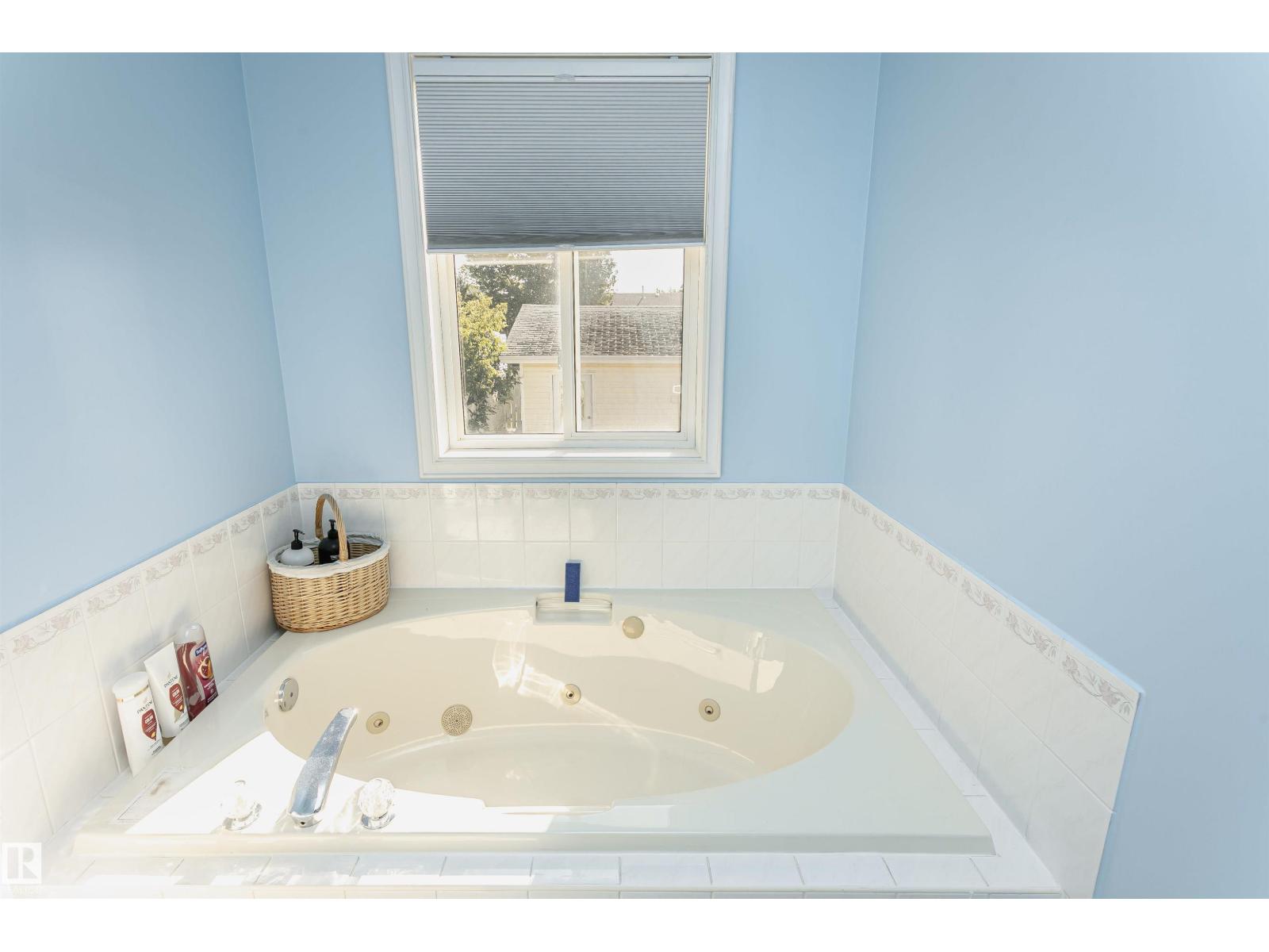 8 LAFOND DR, Tofield