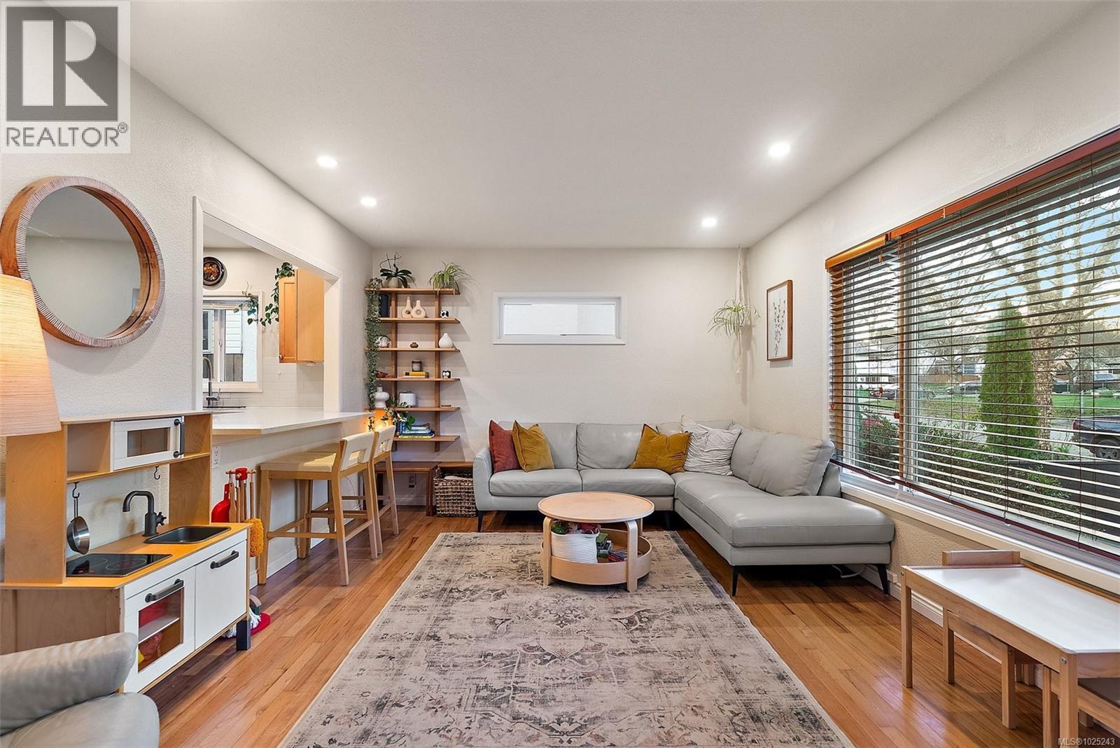 727 Porter Rd, Esquimalt