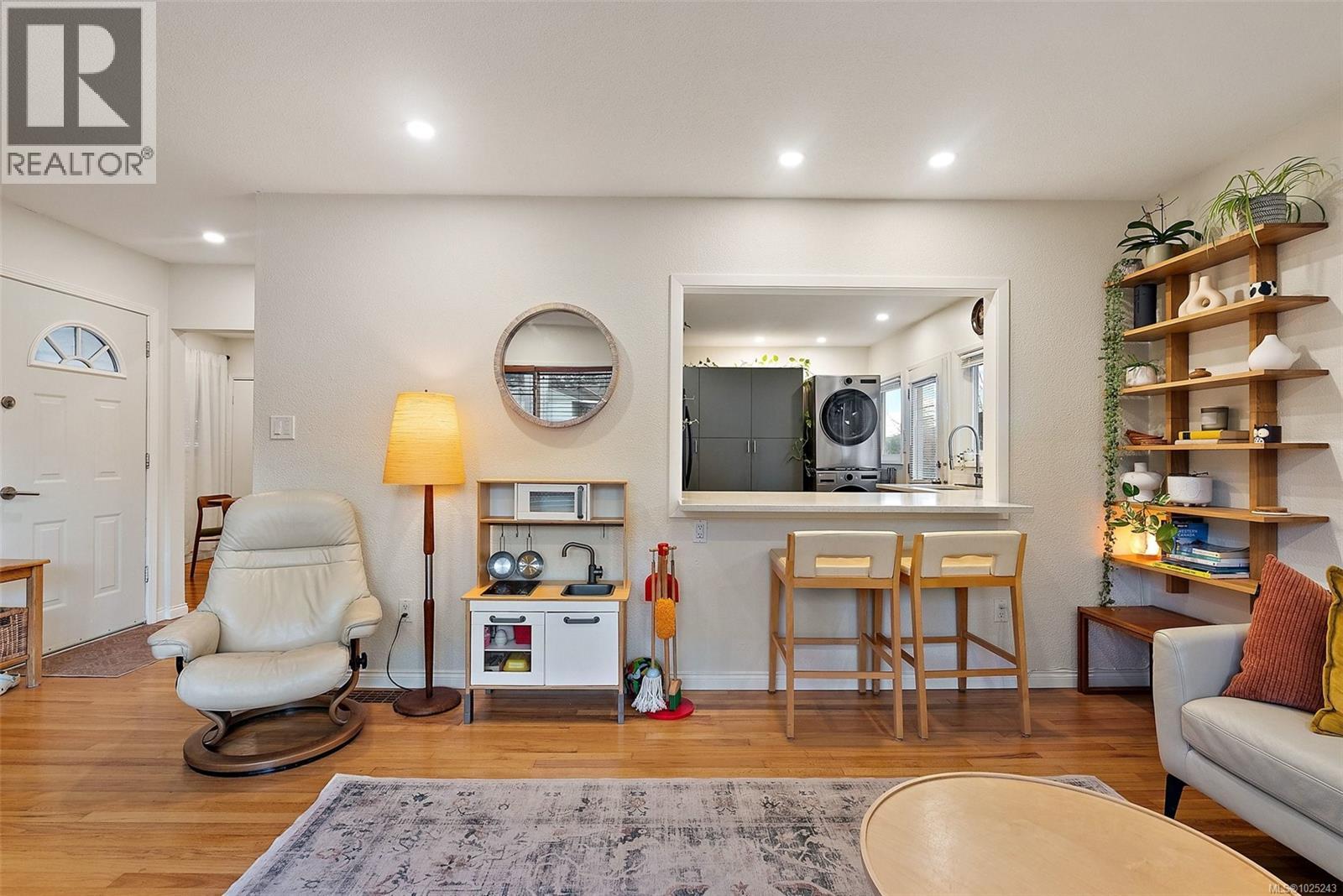 727 Porter Rd, Esquimalt