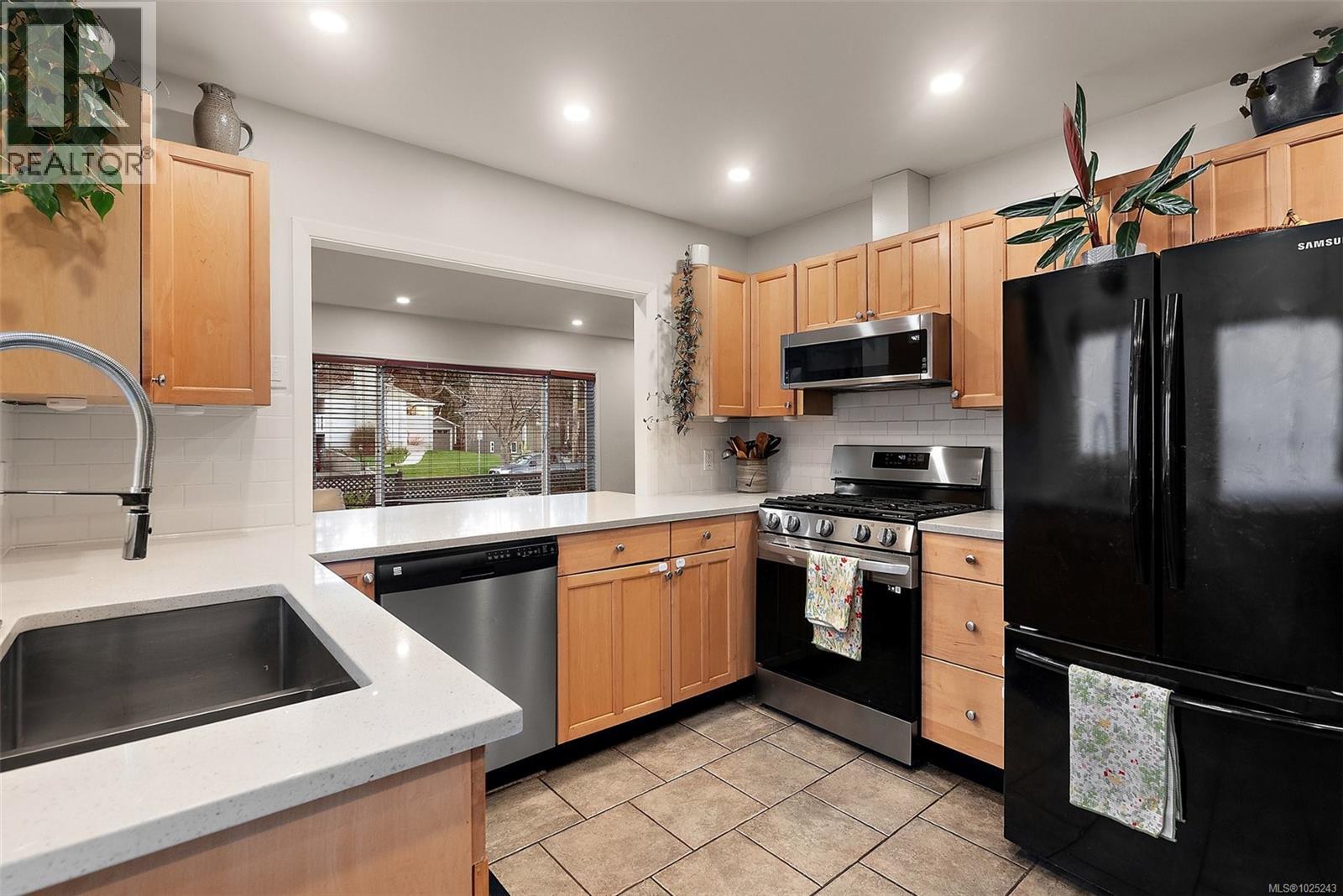 727 Porter Rd, Esquimalt