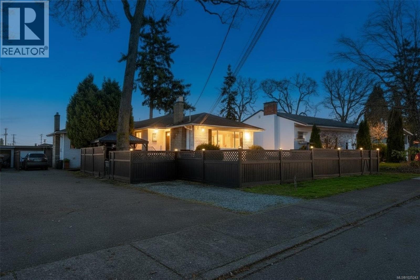 727 Porter Rd, Esquimalt