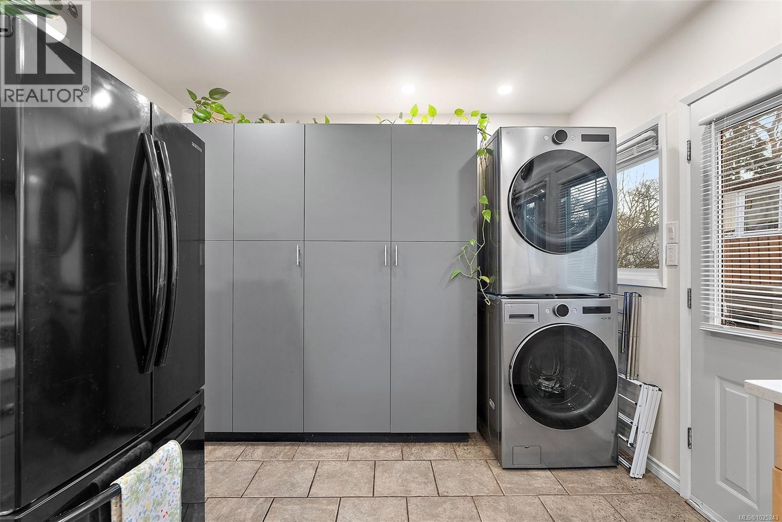 727 Porter Rd, Esquimalt