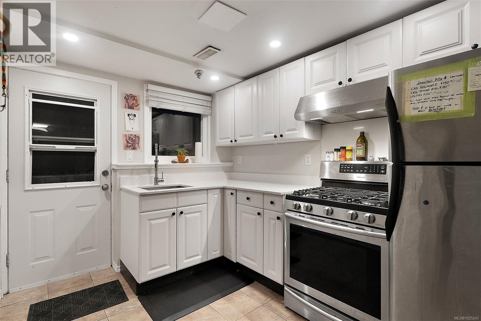 727 Porter Rd, Esquimalt