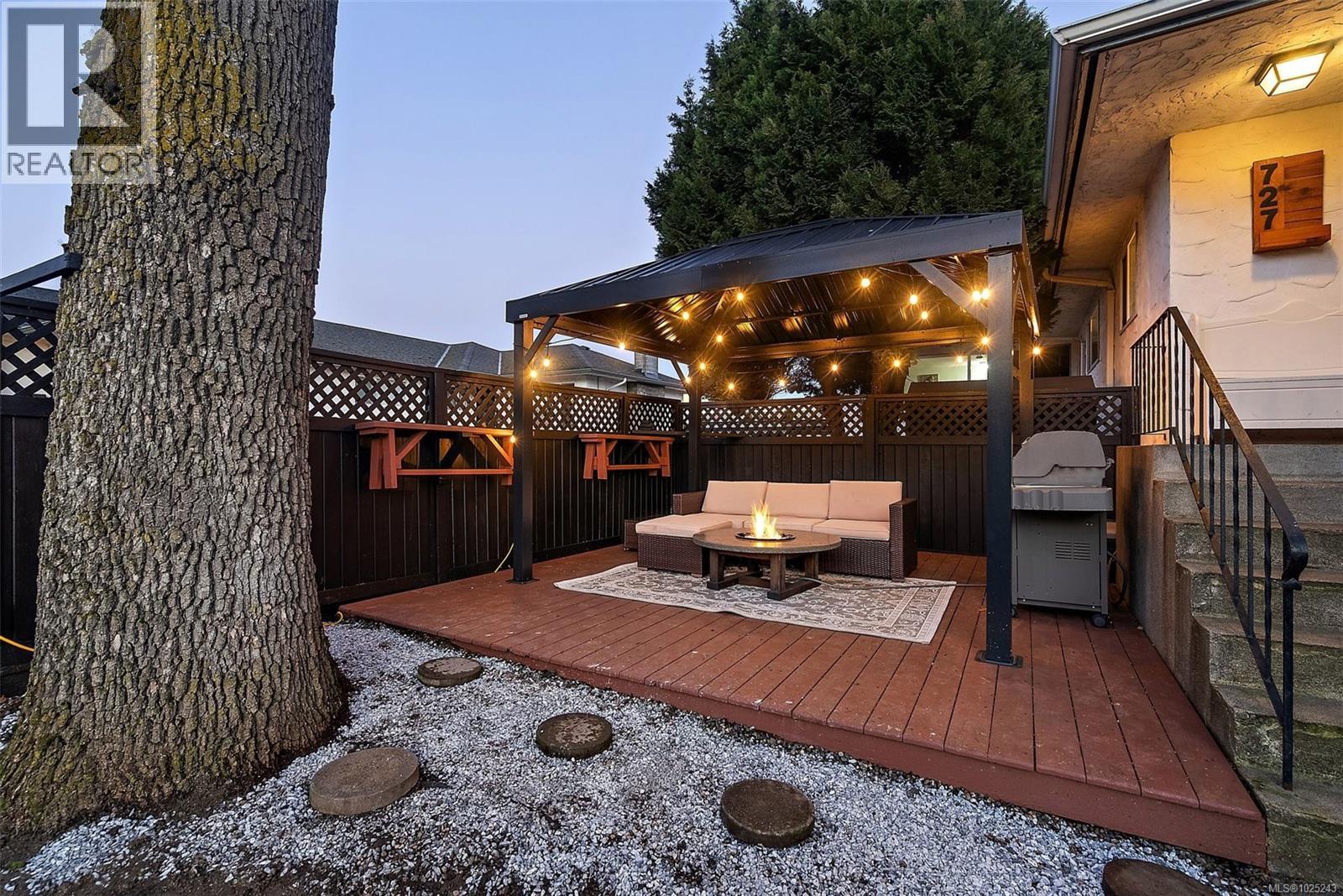 727 Porter Rd, Esquimalt