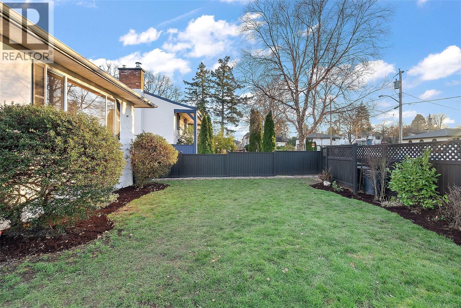 727 Porter Rd, Esquimalt