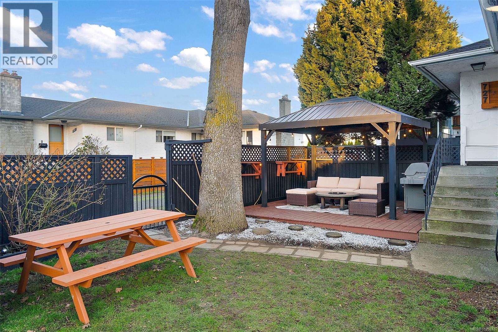 727 Porter Rd, Esquimalt