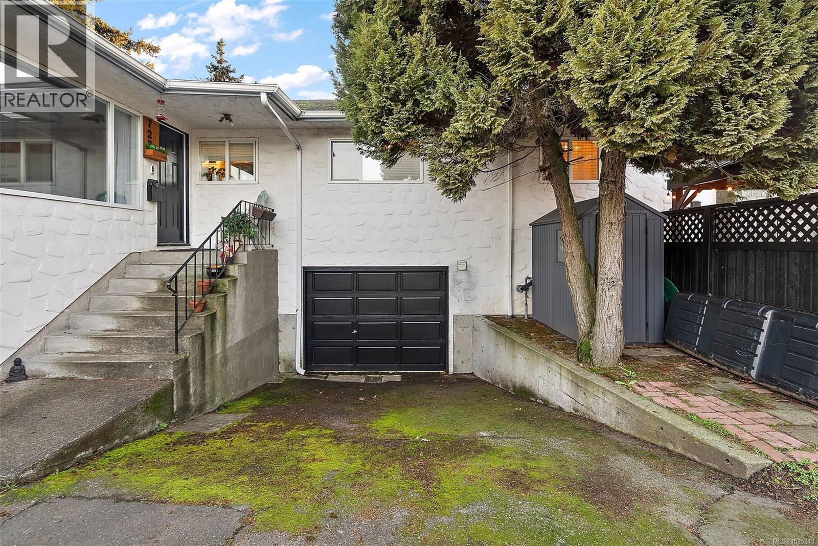 727 Porter Rd, Esquimalt